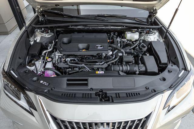 new 2025 Lexus ES 300h car