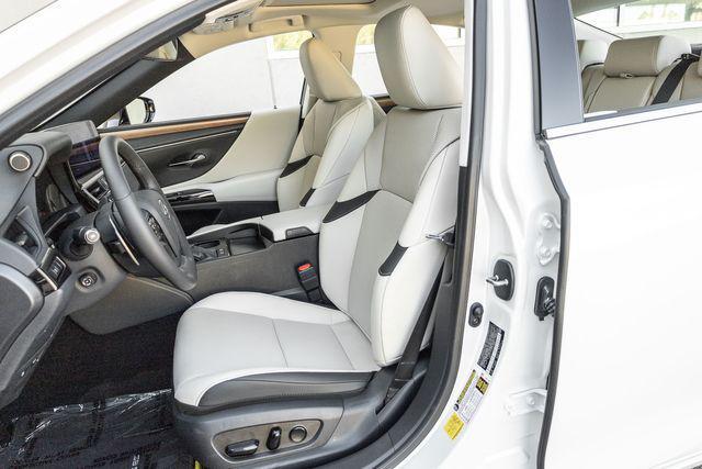 new 2025 Lexus ES 300h car, priced at $51,074