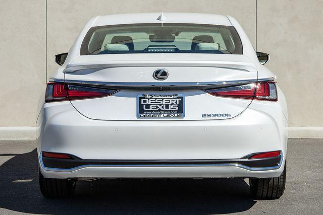 new 2025 Lexus ES 300h car, priced at $51,074