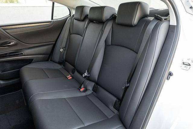 new 2025 Lexus ES 350 car