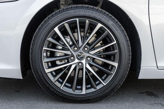 new 2025 Lexus ES 350 car