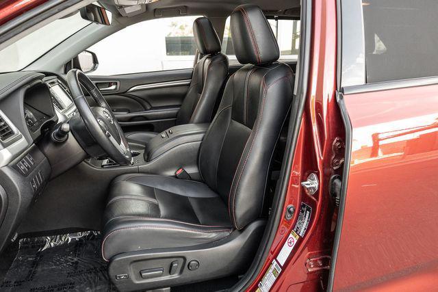 used 2019 Toyota Highlander car, priced at $23,999