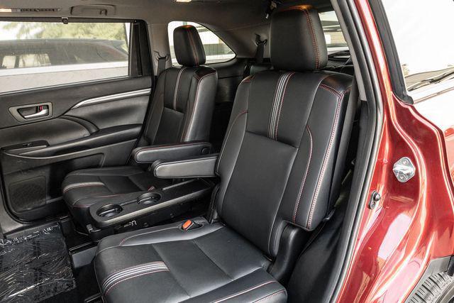 used 2019 Toyota Highlander car, priced at $23,999