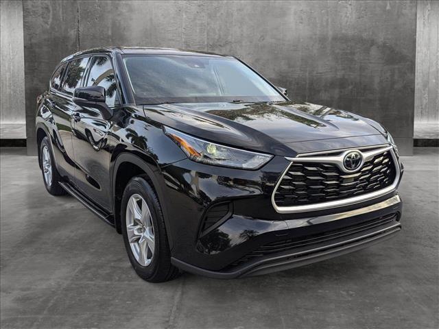 used 2022 Toyota Highlander car, priced at $28,495