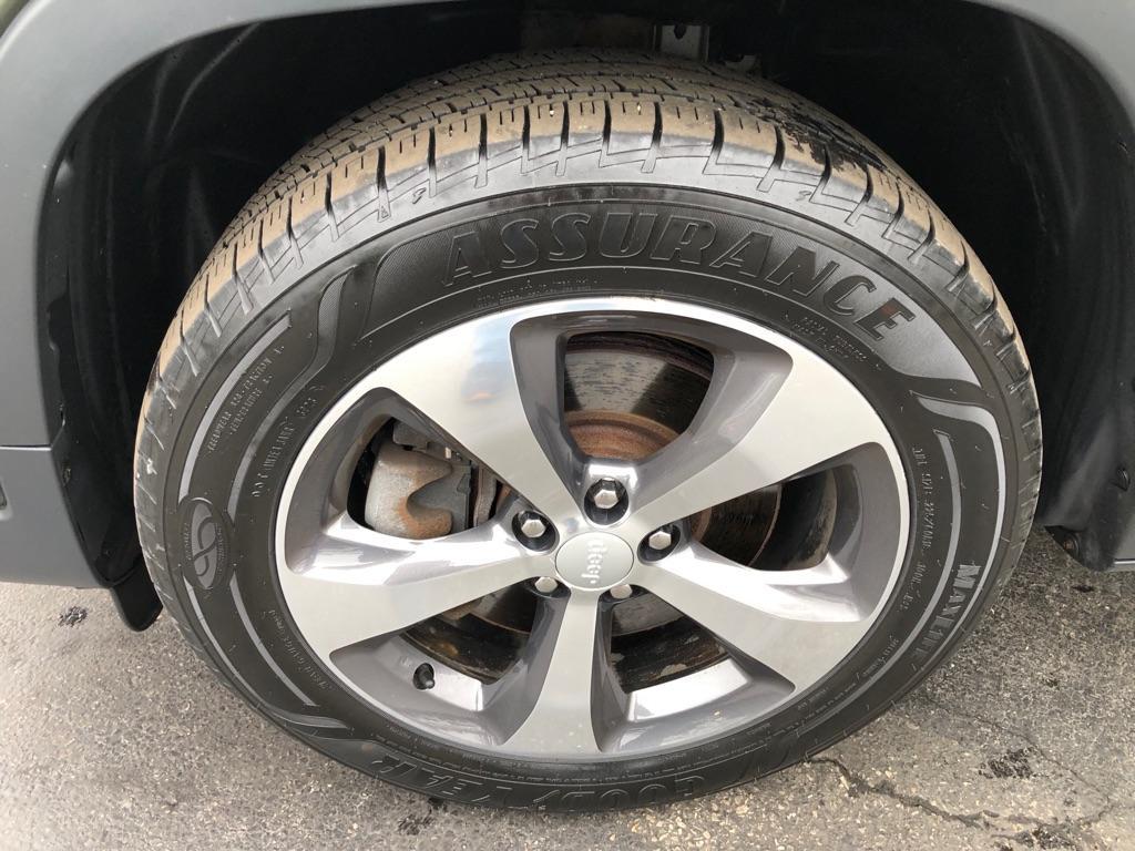 used 2019 Jeep Cherokee car, priced at $16,824