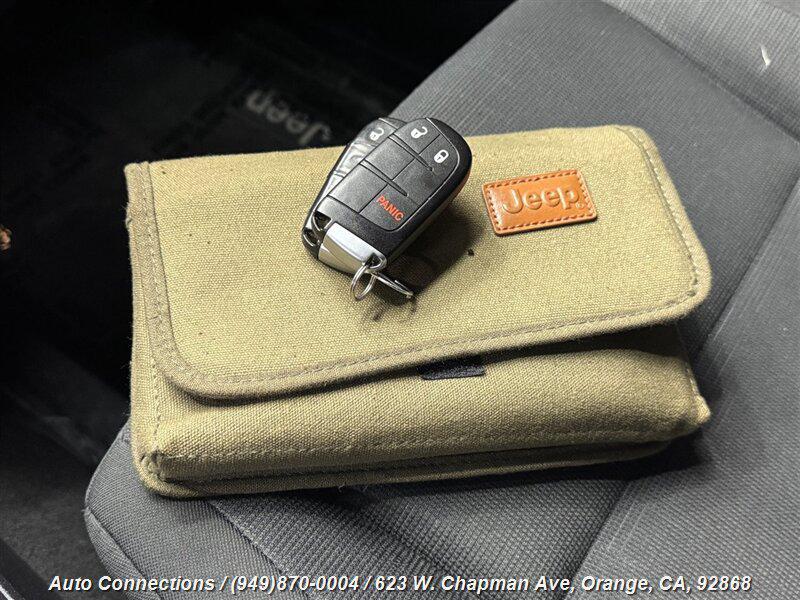used 2014 Jeep Grand Cherokee car, priced at $8,997