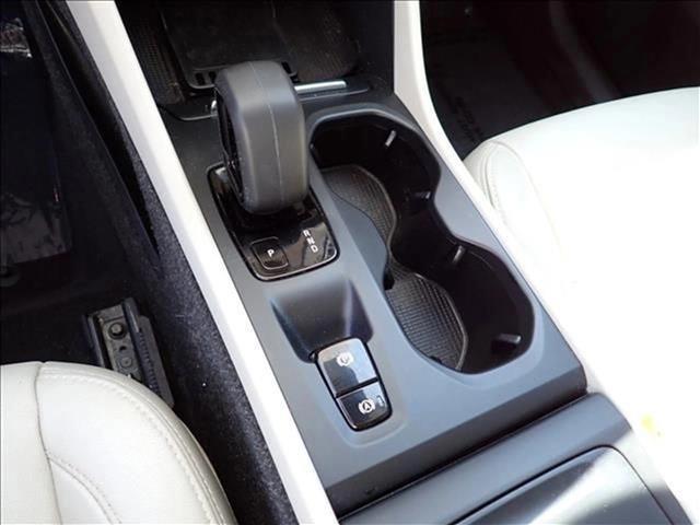 used 2022 Volvo XC40 car, priced at $17,298