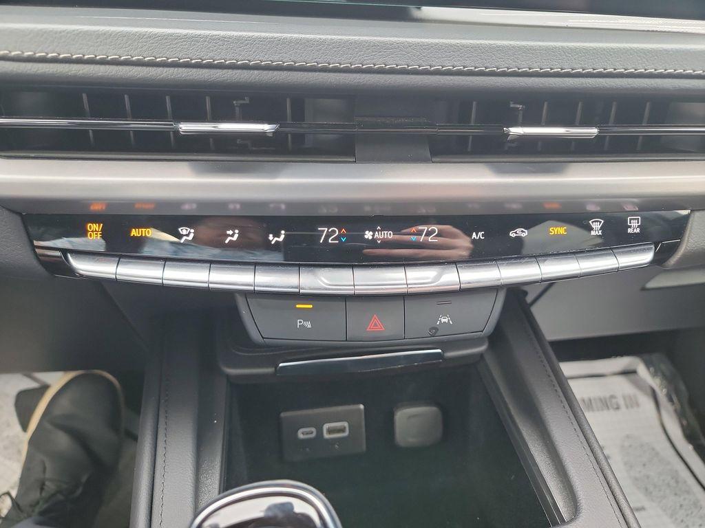 used 2024 Cadillac XT4 car, priced at $37,995