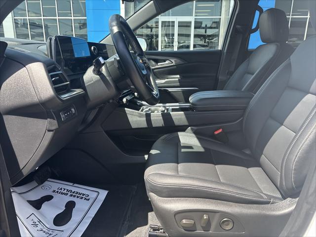 used 2024 Chevrolet Traverse car, priced at $44,495