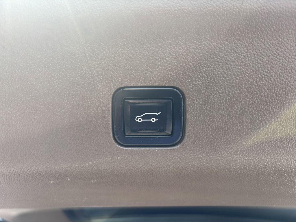 used 2022 GMC Yukon car, priced at $47,995