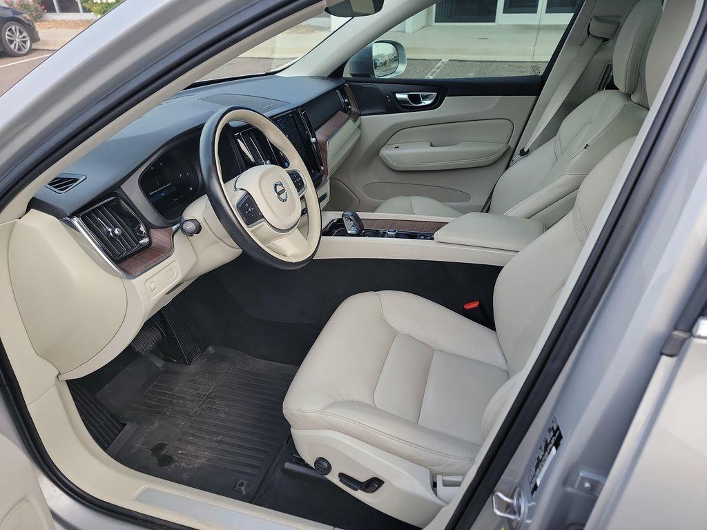 used 2022 Volvo XC60 car, priced at $31,595