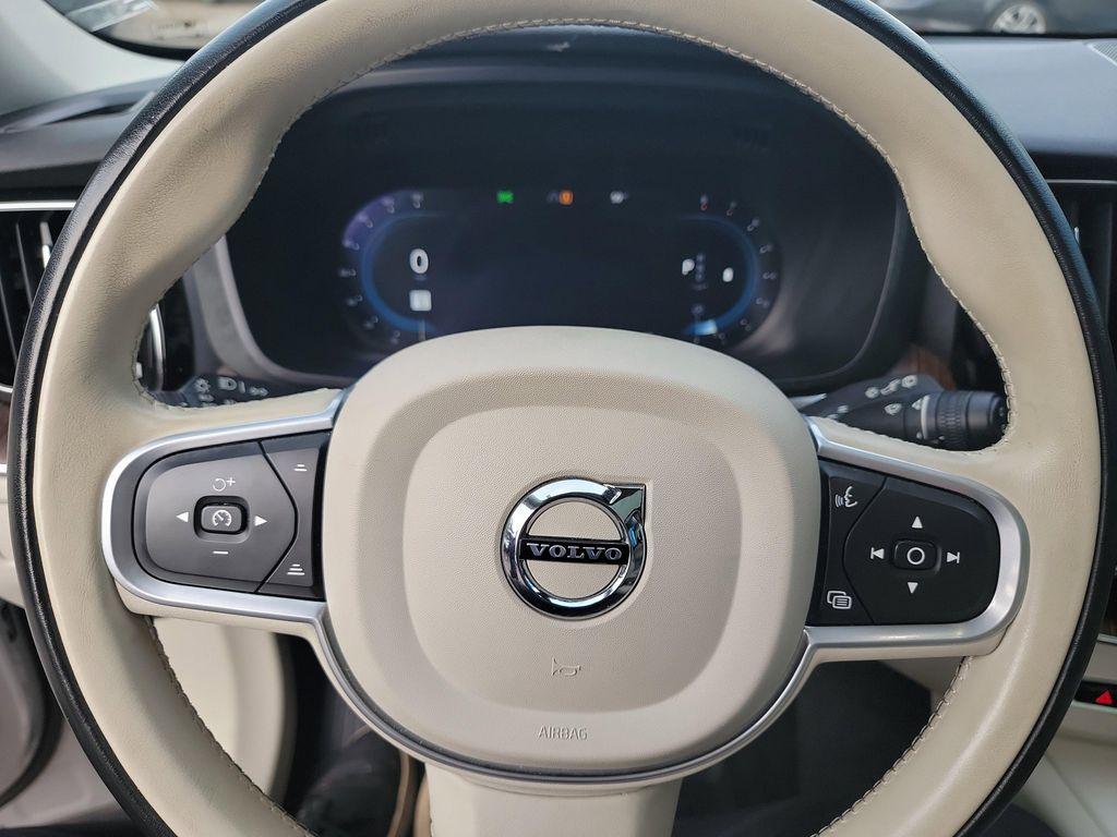 used 2022 Volvo XC60 car, priced at $31,595