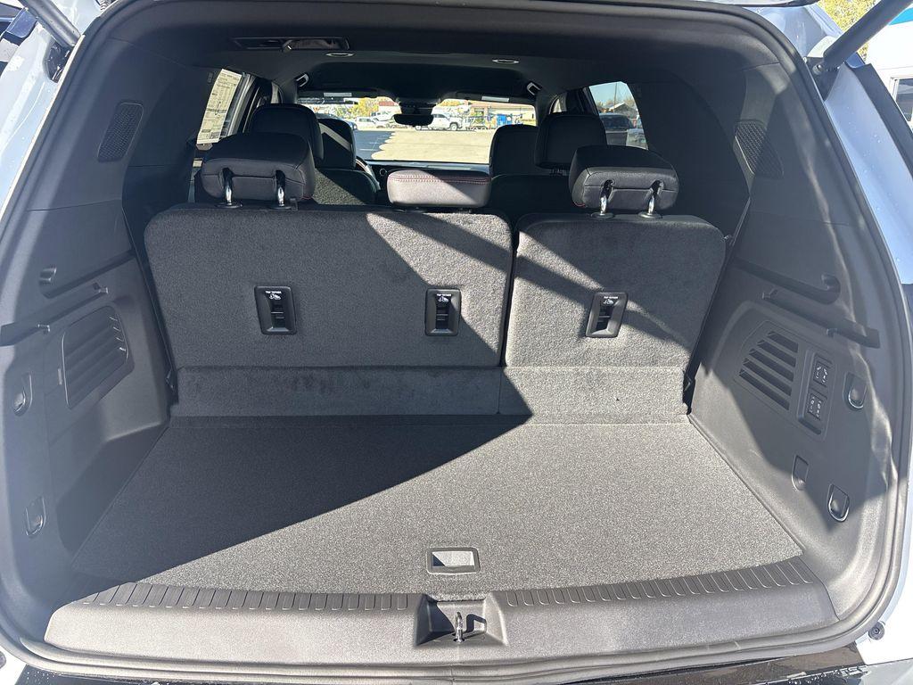 new 2026 Chevrolet Traverse car, priced at $60,290