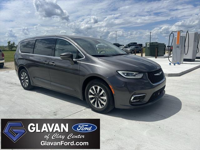 used 2022 Chrysler Pacifica Hybrid car, priced at $29,995