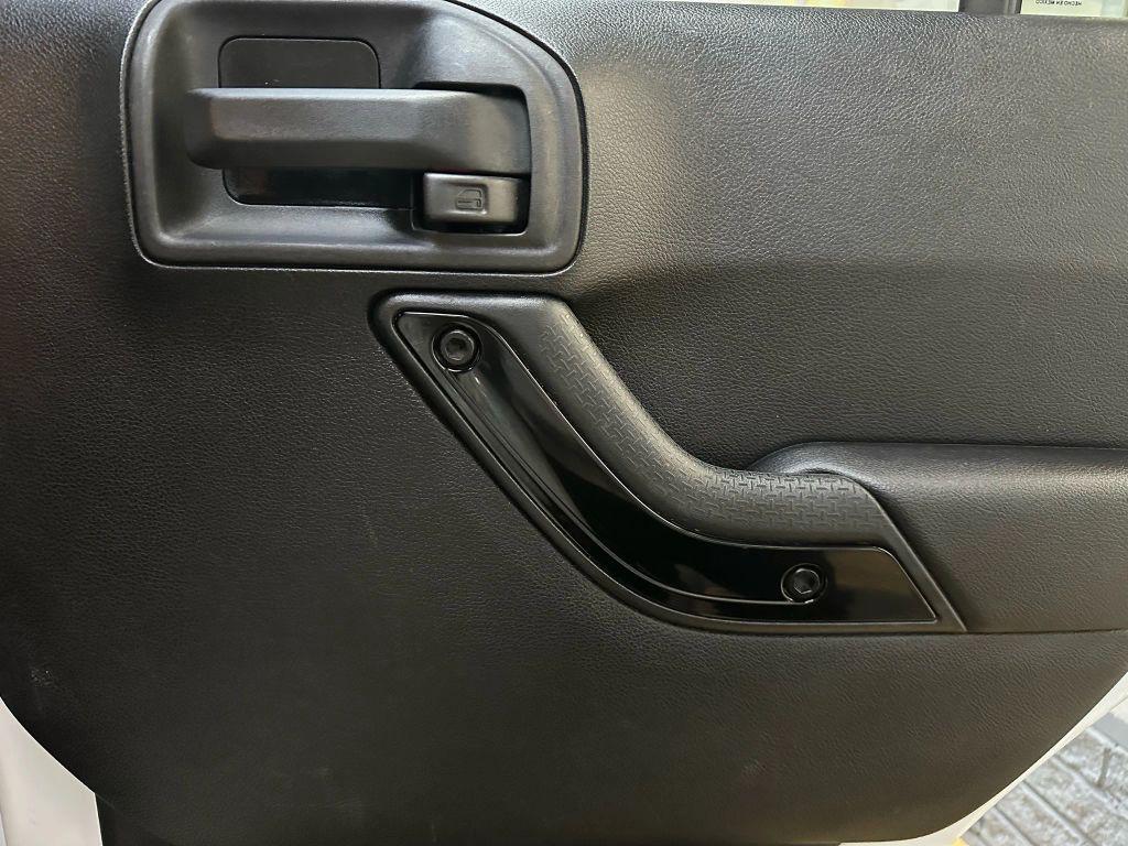 used 2015 Jeep Wrangler Unlimited car, priced at $13,500