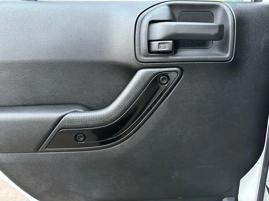 used 2015 Jeep Wrangler Unlimited car, priced at $13,500