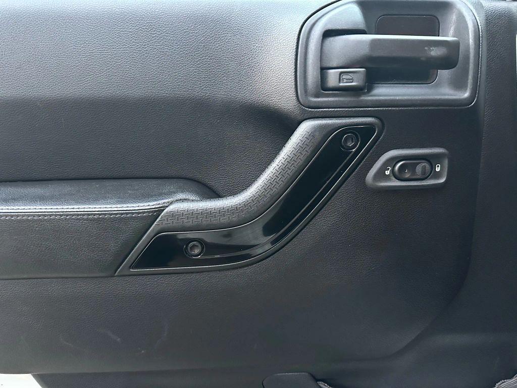 used 2015 Jeep Wrangler Unlimited car, priced at $13,500