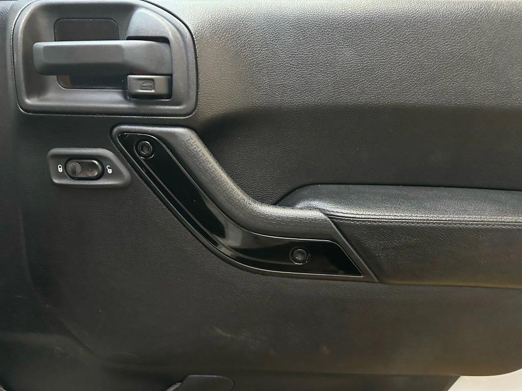 used 2015 Jeep Wrangler Unlimited car, priced at $13,500