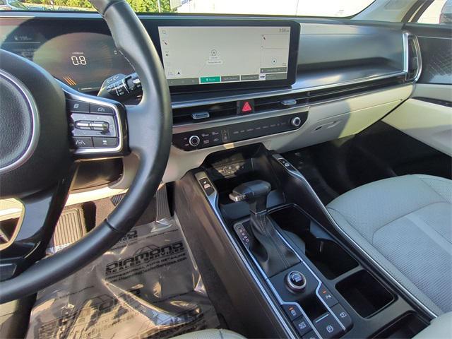 used 2024 Kia Sorento car, priced at $33,000