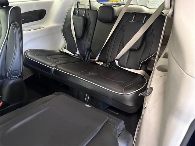 used 2022 Chrysler Pacifica Hybrid car, priced at $33,000