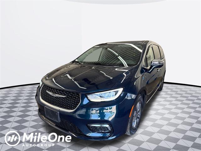 used 2022 Chrysler Pacifica Hybrid car, priced at $33,000