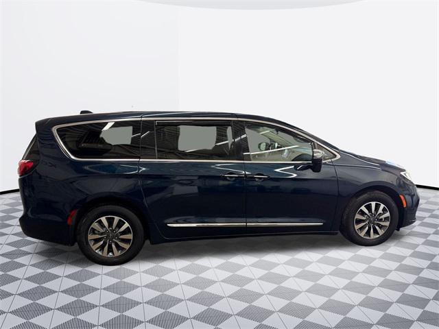 used 2022 Chrysler Pacifica Hybrid car, priced at $33,000
