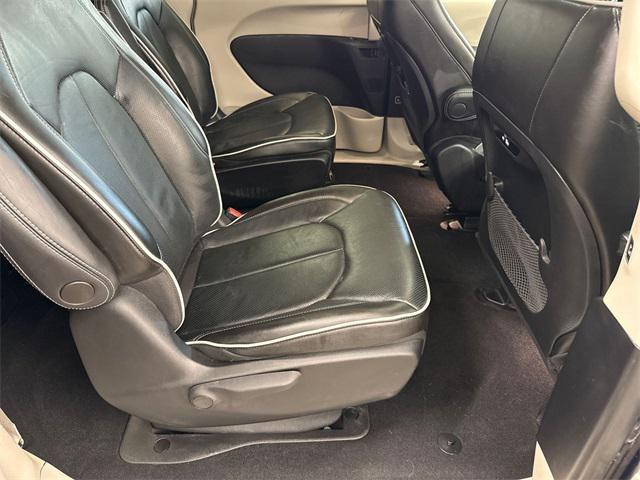 used 2022 Chrysler Pacifica Hybrid car, priced at $33,000