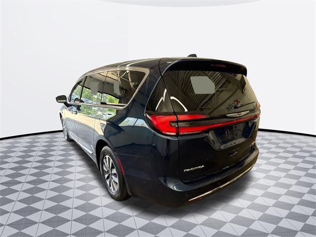 used 2022 Chrysler Pacifica Hybrid car, priced at $33,000