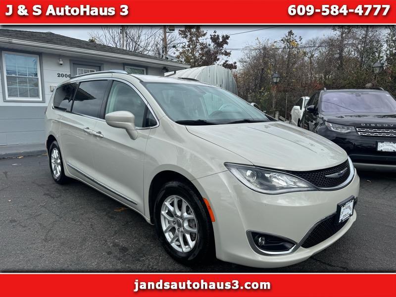 used 2020 Chrysler Pacifica car, priced at $15,995