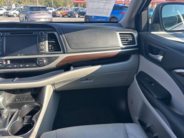 used 2014 Toyota Highlander car, priced at $20,645