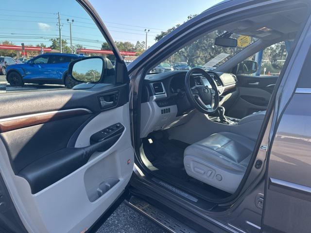used 2014 Toyota Highlander car, priced at $20,645