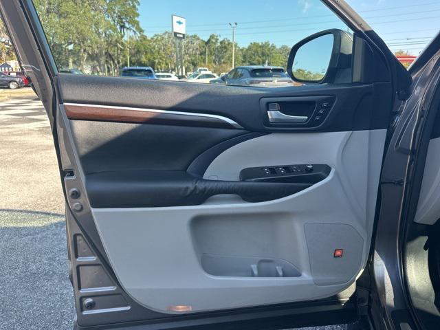 used 2014 Toyota Highlander car, priced at $20,645