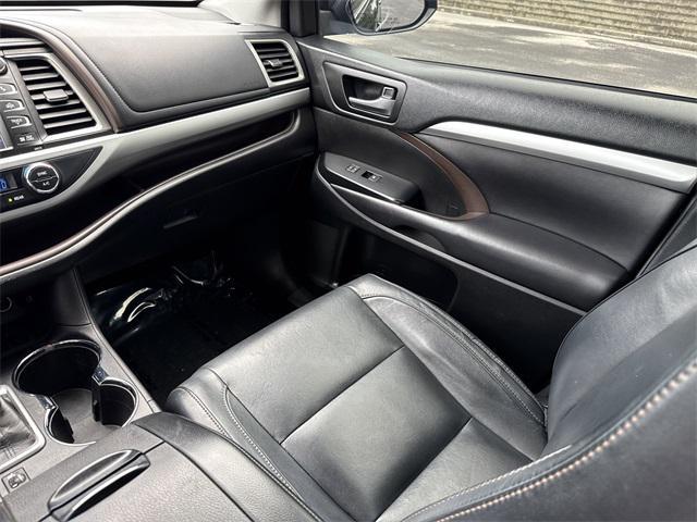 used 2018 Toyota Highlander car, priced at $21,440