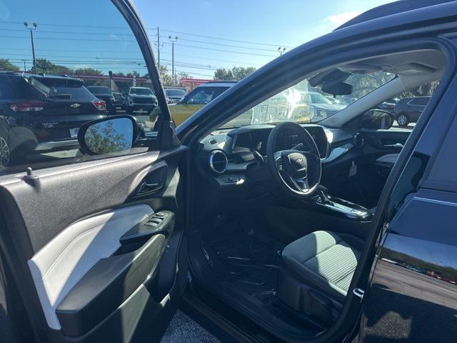new 2025 Chevrolet Trax car, priced at $24,946