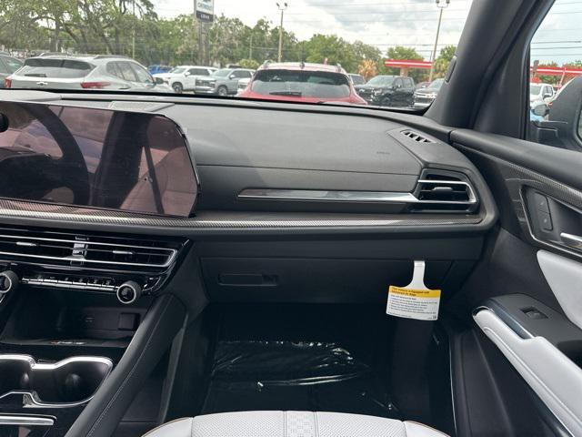 new 2025 Chevrolet Traverse car
