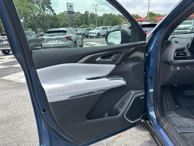new 2025 Chevrolet Traverse car