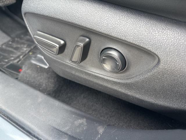 used 2020 Toyota Highlander car, priced at $27,915