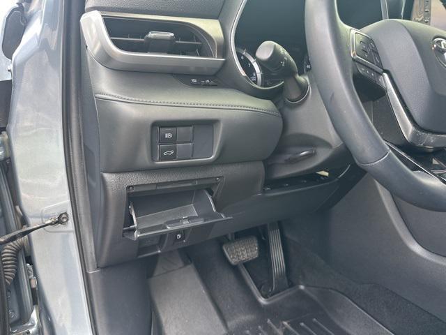 used 2020 Toyota Highlander car, priced at $27,915