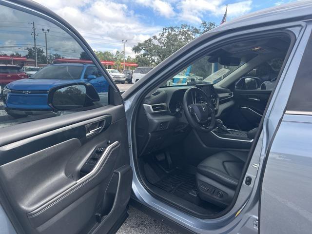 used 2020 Toyota Highlander car, priced at $27,915