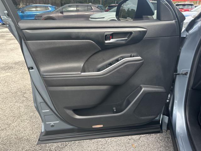 used 2020 Toyota Highlander car, priced at $27,915