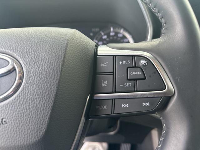 used 2020 Toyota Highlander car, priced at $27,915