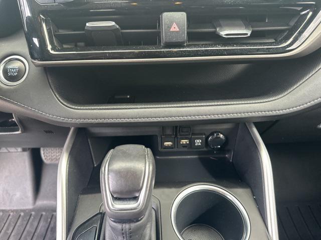 used 2020 Toyota Highlander car, priced at $27,915