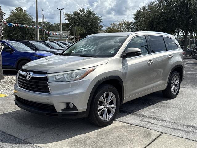 used 2015 Toyota Highlander car, priced at $12,880