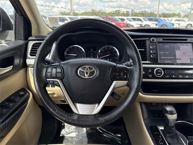 used 2015 Toyota Highlander car, priced at $12,880