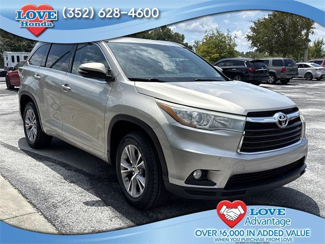 used 2015 Toyota Highlander car, priced at $13,880
