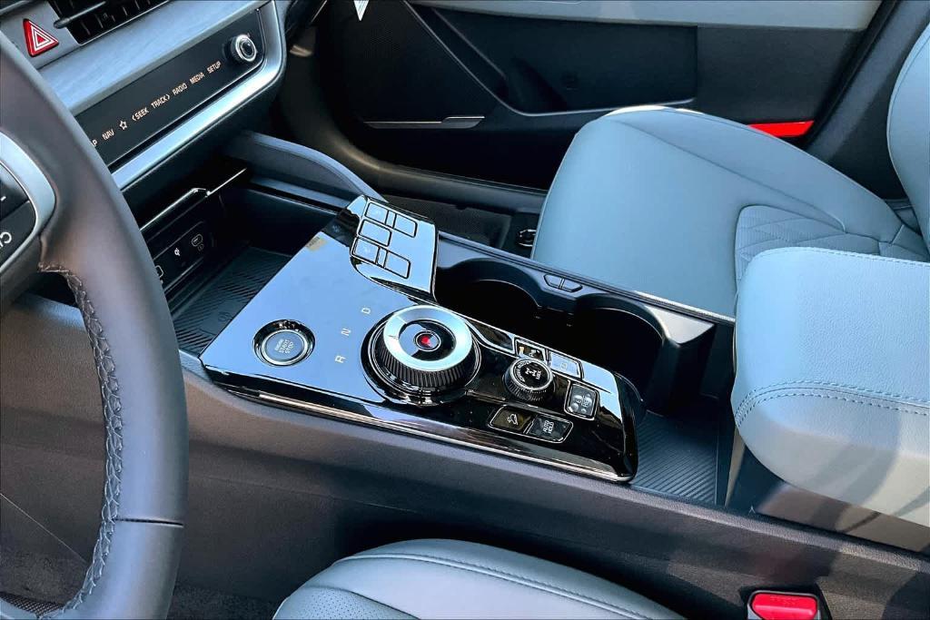new 2024 Kia Sportage Plug-In Hybrid car, priced at $40,027