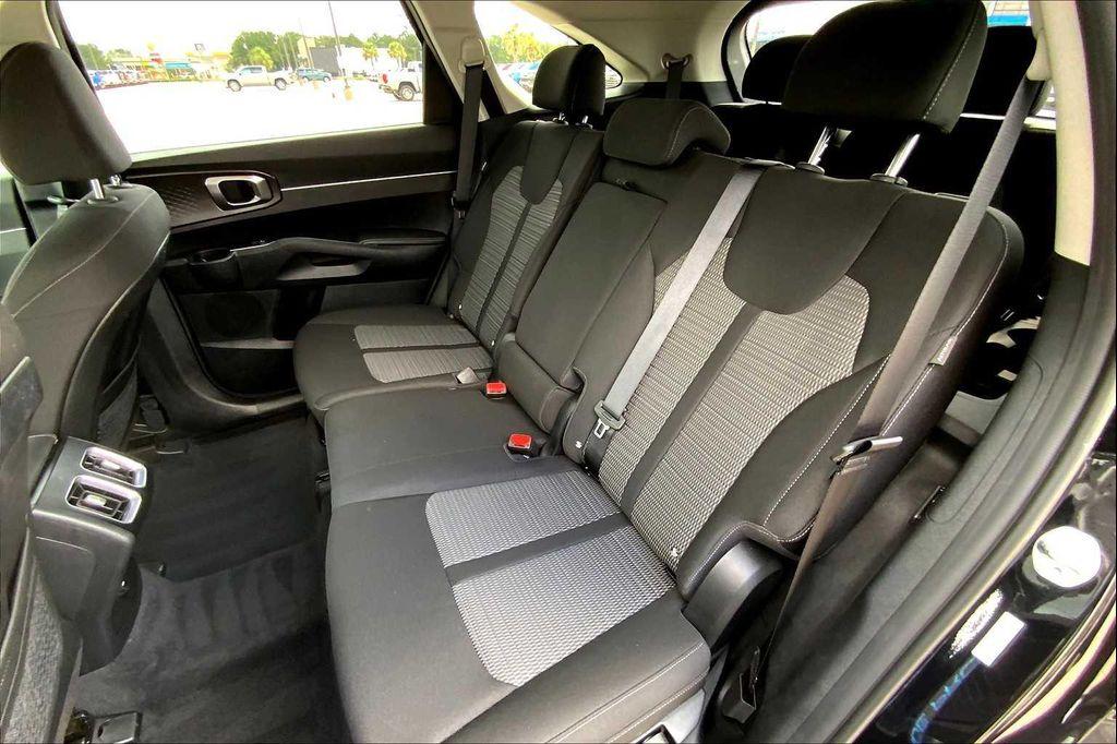 used 2025 Kia Sorento car, priced at $28,900