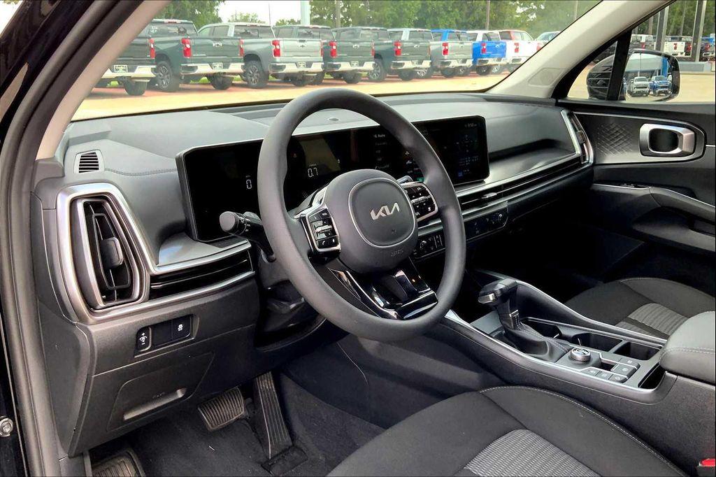 used 2025 Kia Sorento car, priced at $28,900