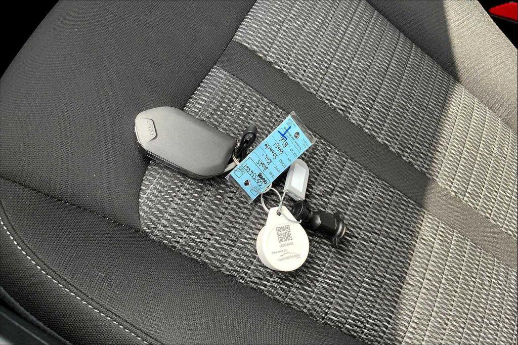 used 2025 Kia Sorento car, priced at $28,900