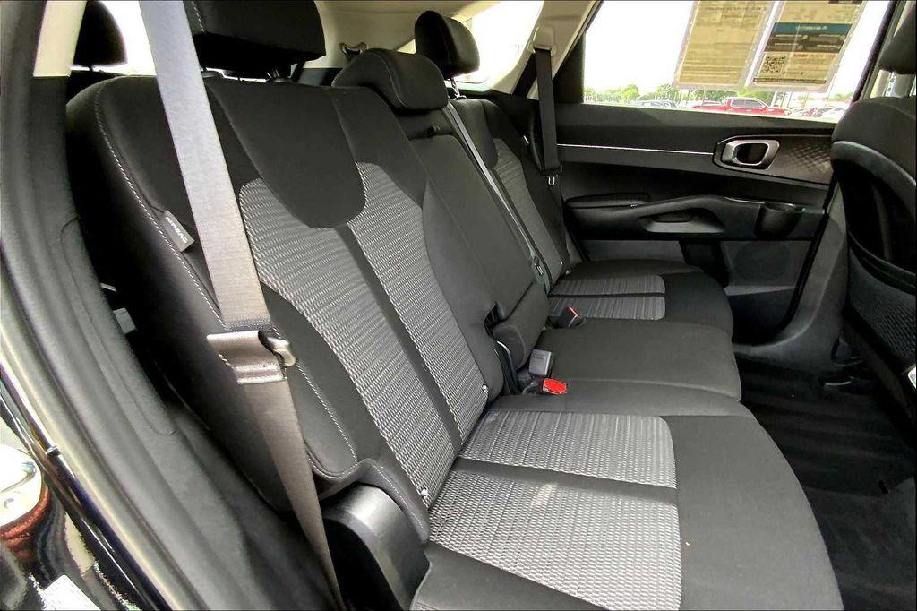 used 2025 Kia Sorento car, priced at $28,900